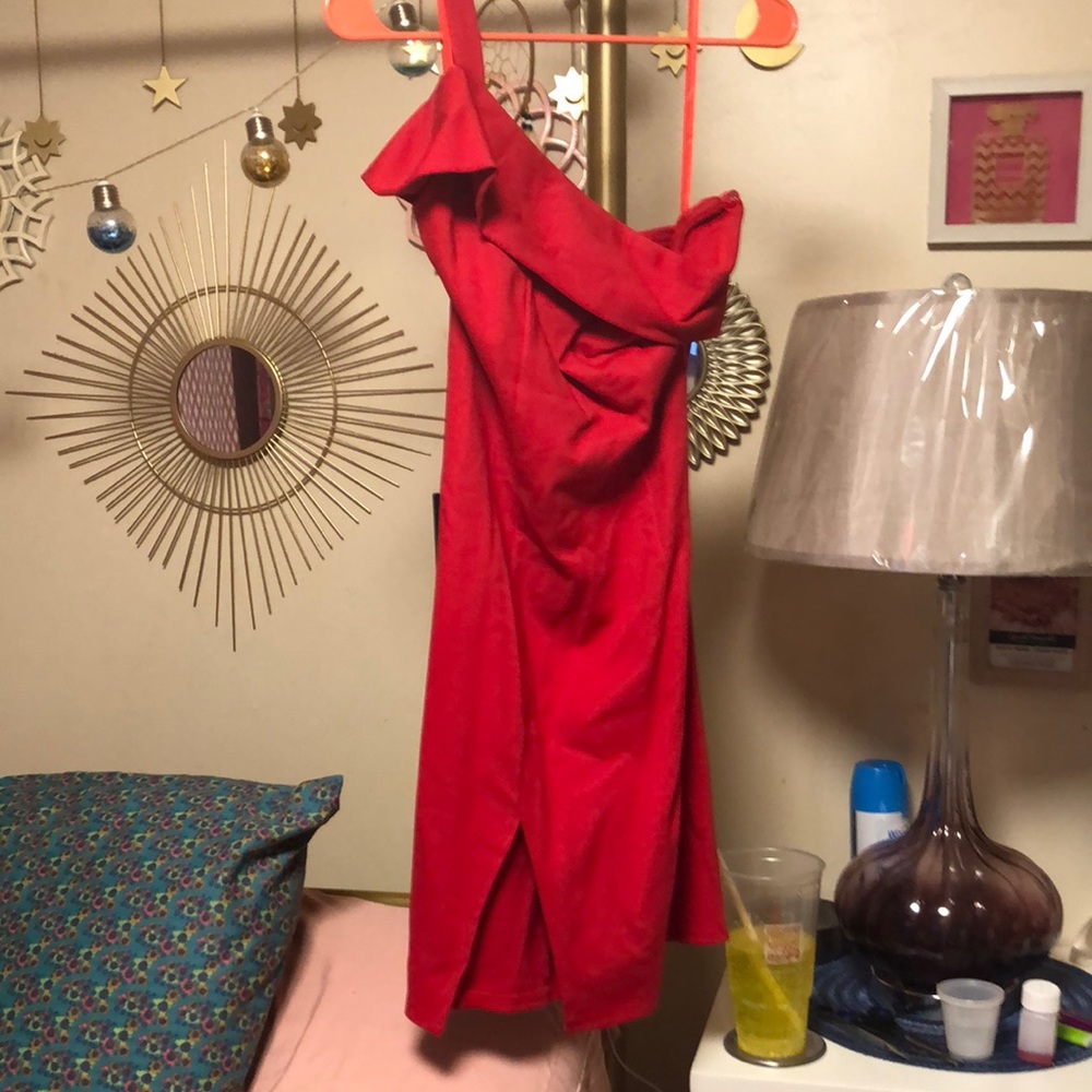 NWT ever pretty Red one shoulder Has stretch to it to the knee dress with slit
